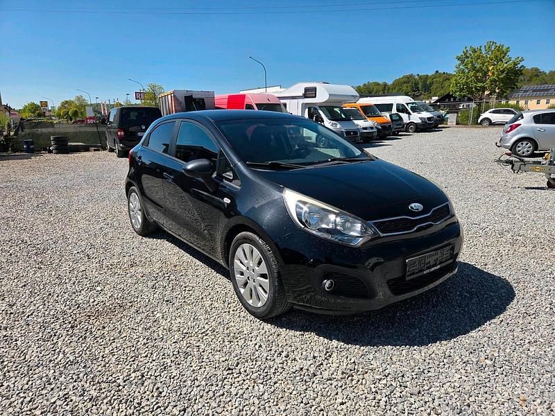 Gebraucht Kia Rio 75 PS (55 kW) 2013 Schwarz Limousine