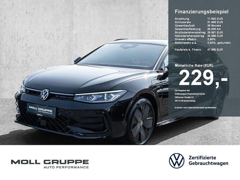 Grenadillschwarz metallic Gebraucht 2025 VW Passat R-line Kombi | 47.980 € (Superpreis) - Bild 1/4