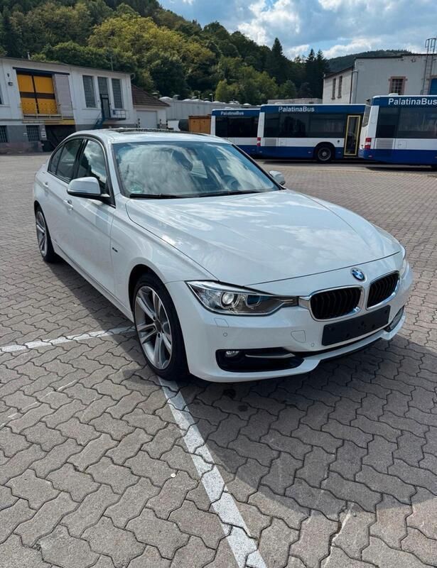 Weiß Gebraucht 2012 BMW 328 Limousine | 16.250 € (Etwas zu teuer) - Bild 1/4