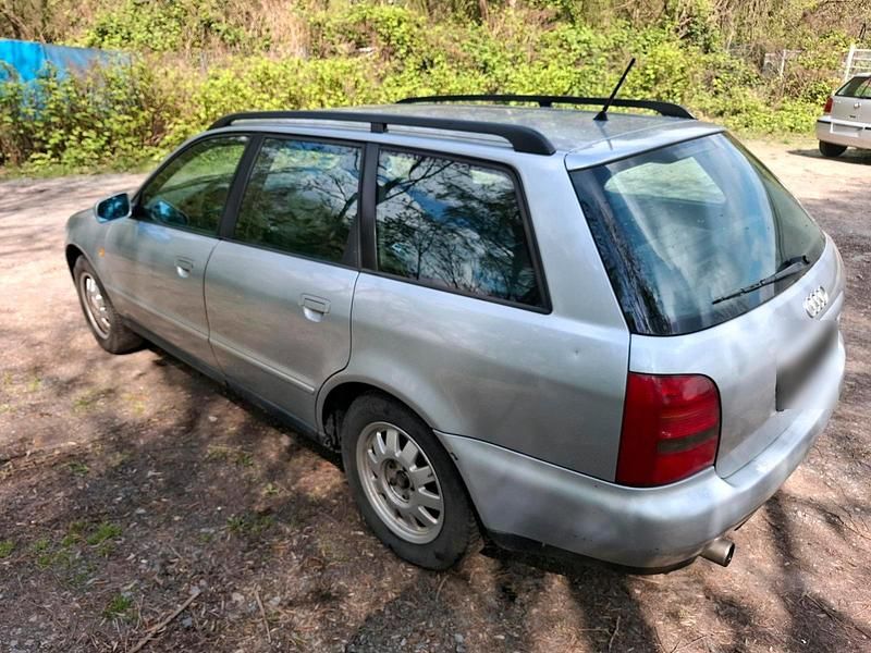 Używany Audi A4 101 KM (74 kW) 1998 Srebrny Kombi