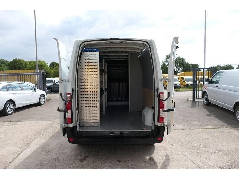 Weiss Gebraucht 2017 Renault Master Van | 17.374 € (Etwas zu teuer) - Bild 1/4