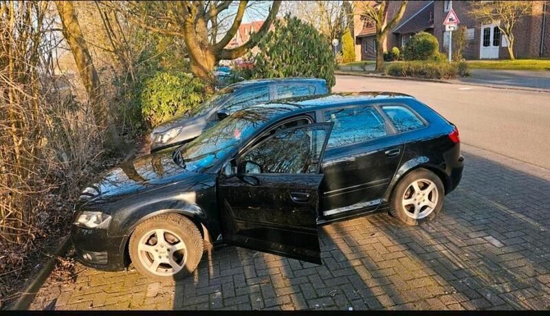Schwarz Gebraucht 2010 Audi A3 Limousine | 7.995 € - Bild 1/4