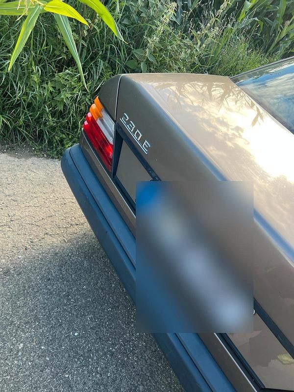 Gebraucht Mercedes E230 132 PS (97 kW) 1984 Braun Limousine