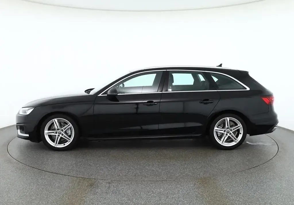 Gebraucht Audi A4 Advanced 150 PS (110 kW) 2020 Mythosschwarz metallic Kombi