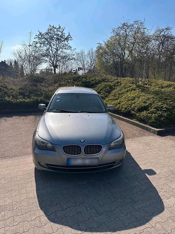Gebraucht BMW 530 235 PS (172 kW) 2007 Grau Kombi