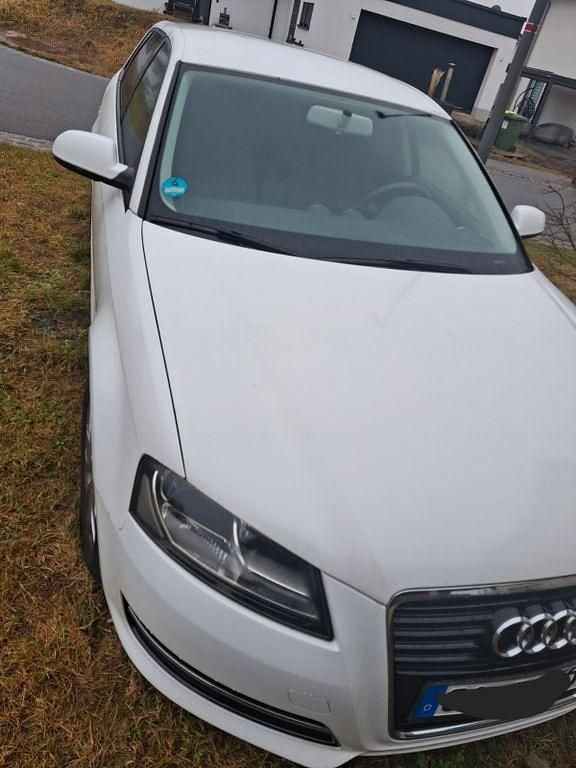 Gebraucht Audi A3 Attraction 102 PS (75 kW) 2010 Weiß Kleinwagen