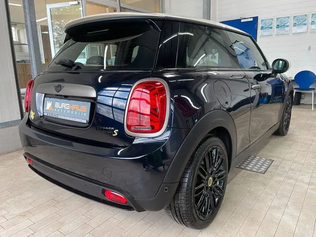 Gebraucht Mini Cooper SE Resolute Edition 135 kW (184 PS) 2023 Schwarz Kleinwagen