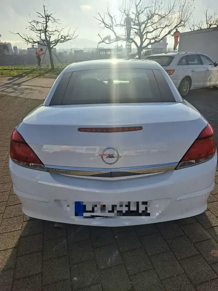 Gebraucht Opel Astra Edition 140 PS (102 kW) 2010 Cabrio