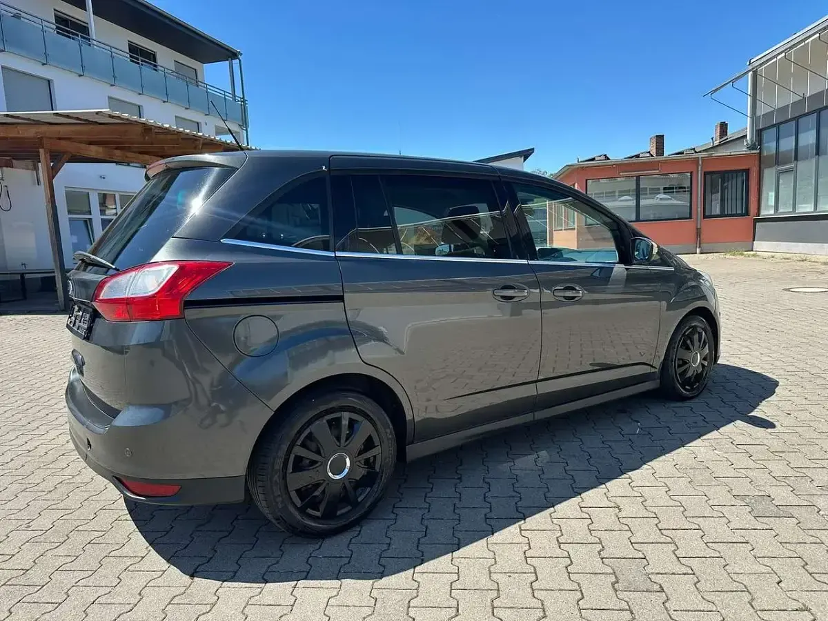 Gebraucht Ford Grand C-Max Titanium 116 PS (85 kW) 2015 Magneticgrau (metallic) Van / Kleinbus