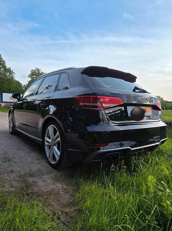 Second-hand Audi A3 S-Line 150 CP (110 kW) 2017 Negru Berlinǎ