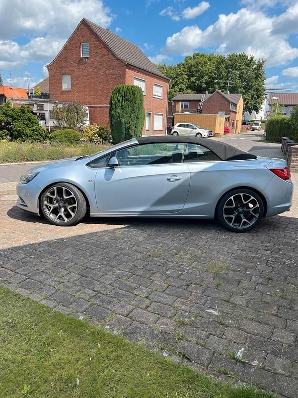 Blau Gebraucht 2014 Opel Cascada OPC Cabrio | 15.000 € - Bild 1/4