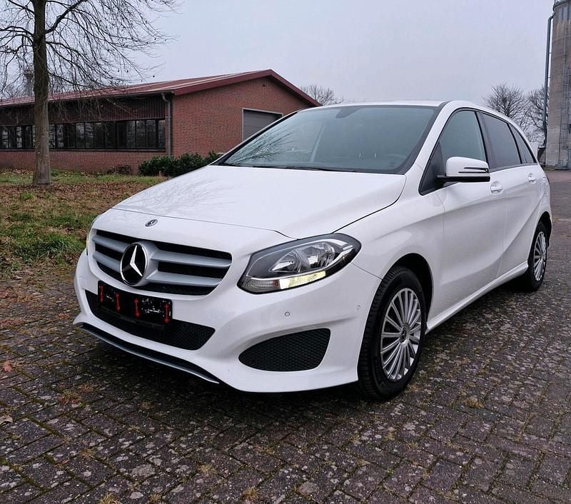 Gebraucht Mercedes B220 170 PS (125 kW) 2019 Weiß Van / Kleinbus