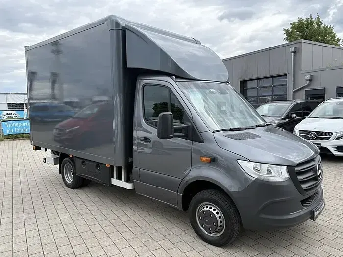 Gebraucht Mercedes Sprinter 170 PS (125 kW) 2024 Selenitgrau metallic Van