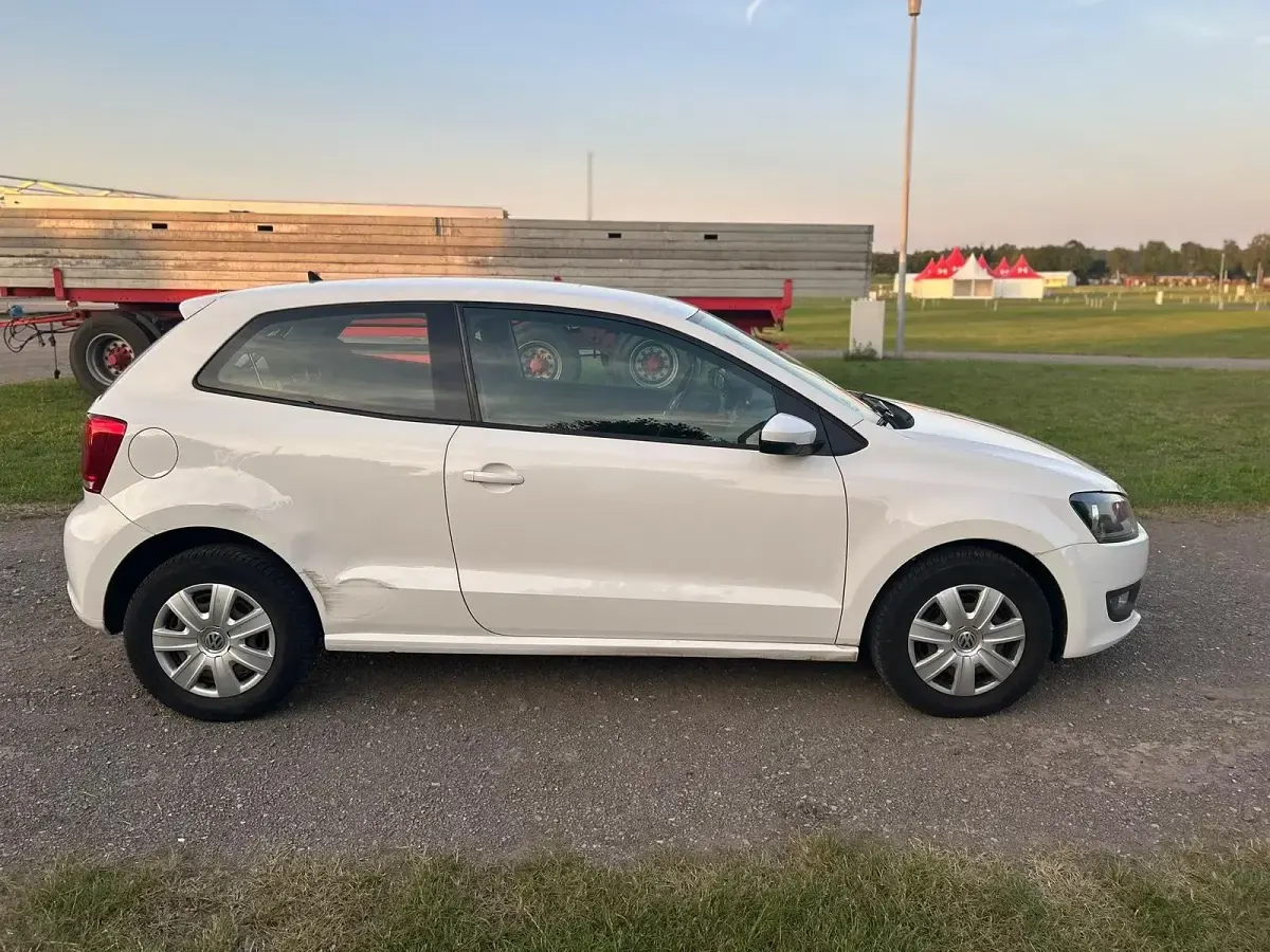 Gebraucht VW Polo 75 PS (55 kW) 2014 Weiß Kleinwagen