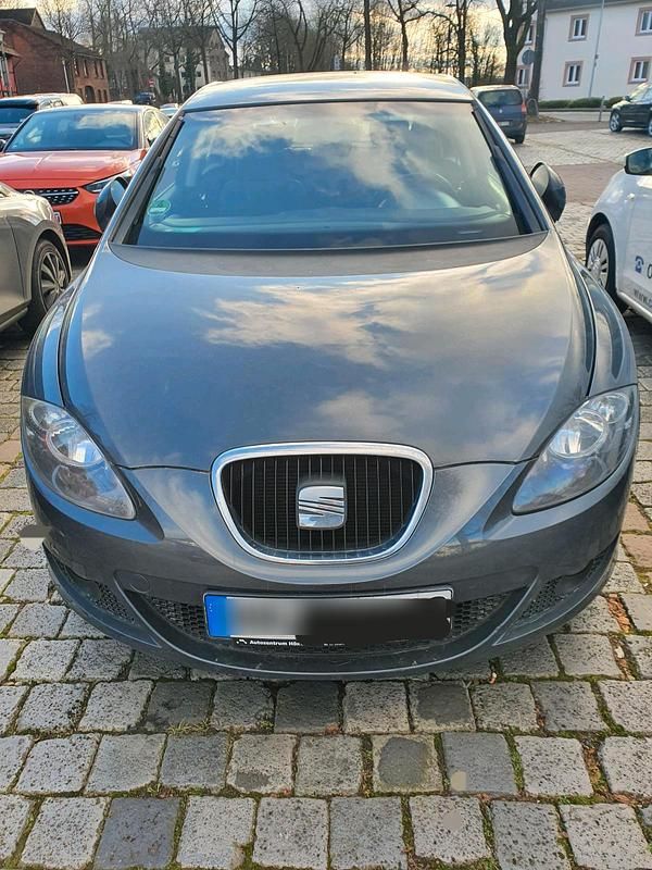 Grau Gebraucht 2006 Seat Leon Stylance Limousine | 1.400 € (Superpreis) - Bild 1/4