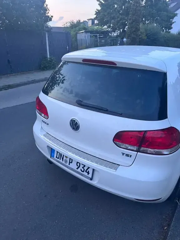 Gebraucht VW Golf VI 122 PS (89 kW) 2011 Weiß Kleinwagen