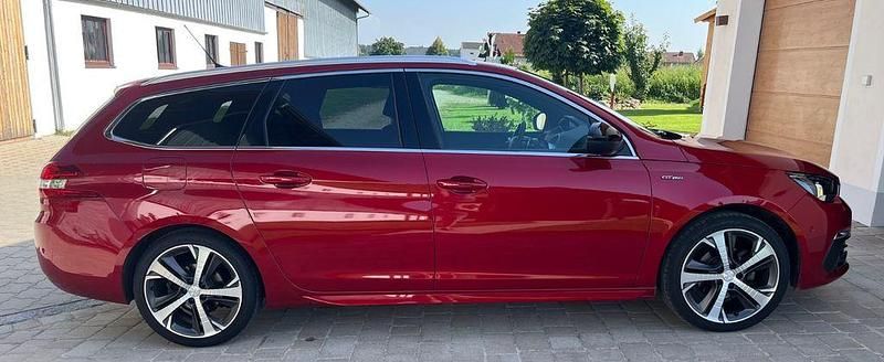 Rot Gebraucht 2020 Peugeot 308 GT Kombi | 17.900 € (Etwas zu teuer) - Bild 1/4