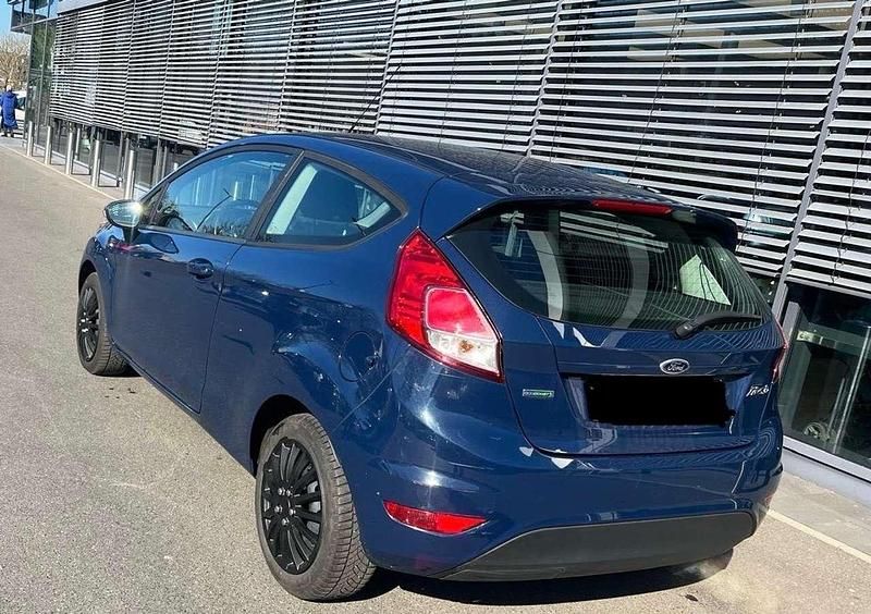 Gebraucht Ford Fiesta Trend 101 PS (74 kW) 2014 Blazerblau Kleinwagen