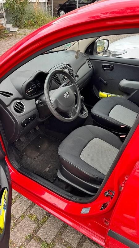 Gebraucht Hyundai i10 67 PS (49 kW) 2010 Rot Kleinwagen