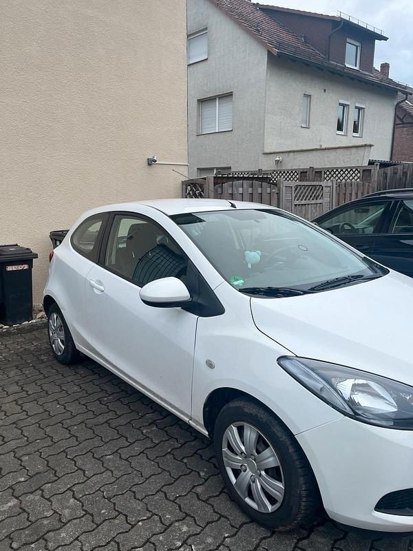 Gebraucht Mazda 2 85 PS (62 kW) 2009 Weiß Kleinwagen