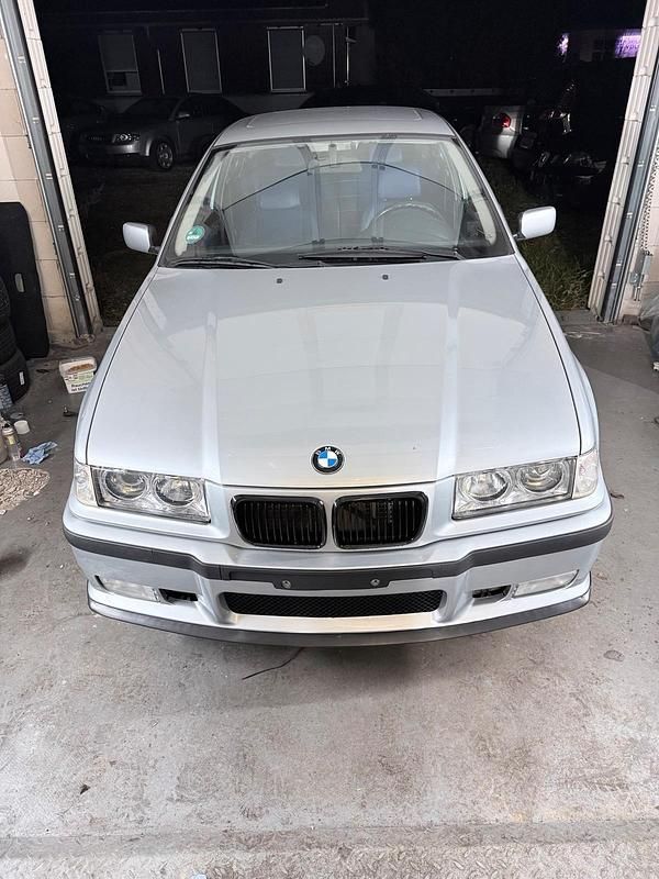 Gebraucht BMW 316 102 PS (75 kW) 1997 Grau Kleinwagen