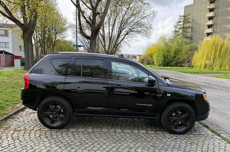 Gebraucht Jeep Compass 136 PS (100 kW) 2012 Schwarz SUV
