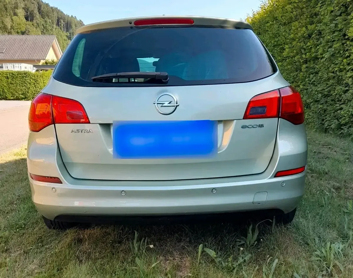 Gebraucht Opel Astra 101 PS (74 kW) 2011 Grün Kombi