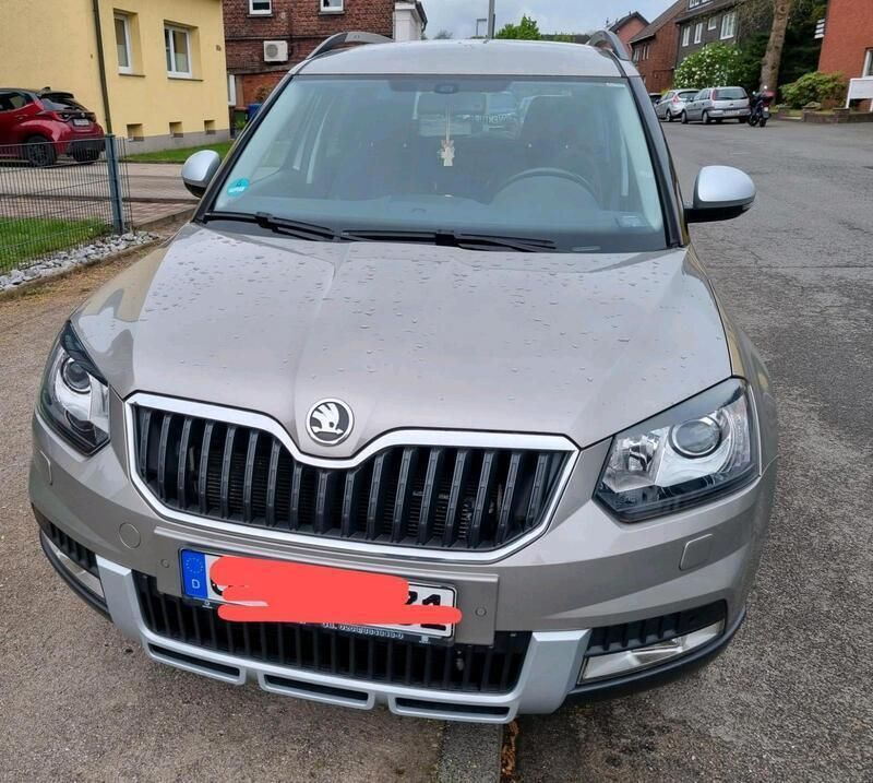 Andere außenfarben Gebraucht 2015 Skoda Yeti Adventure SUV | 13.000 € - Bild 1/4