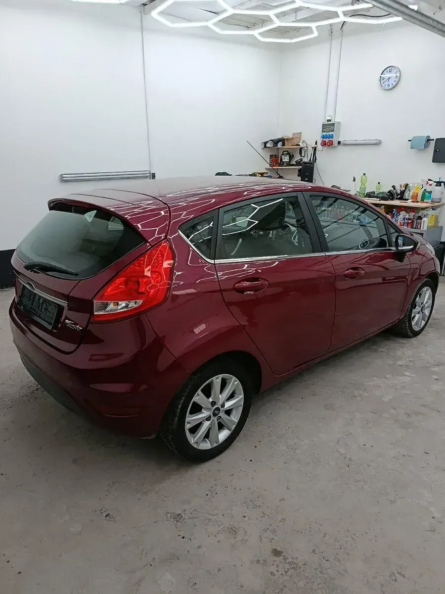Gebraucht Ford Fiesta Titanium 97 PS (71 kW) 2010 Rot Limousine