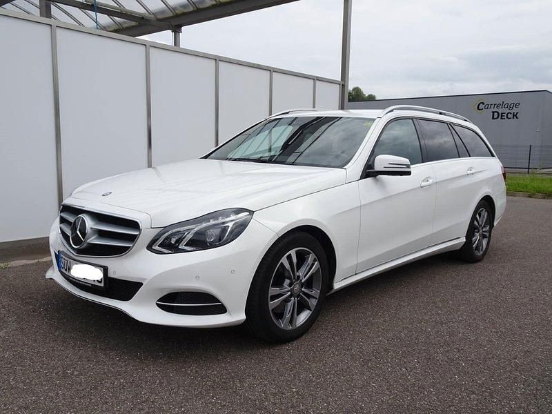 Weiß Gebraucht 2015 Mercedes E250 Avantgarde Kombi | 14.390 € (Guter Preis) - Bild 1/4