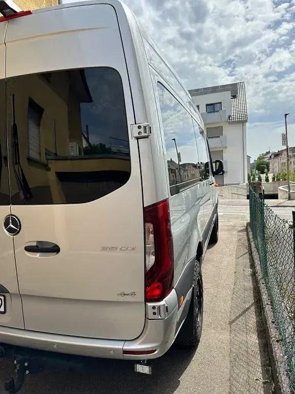 Używany Mercedes Sprinter 190 KM (139 kW) 2021 Srebrny Van