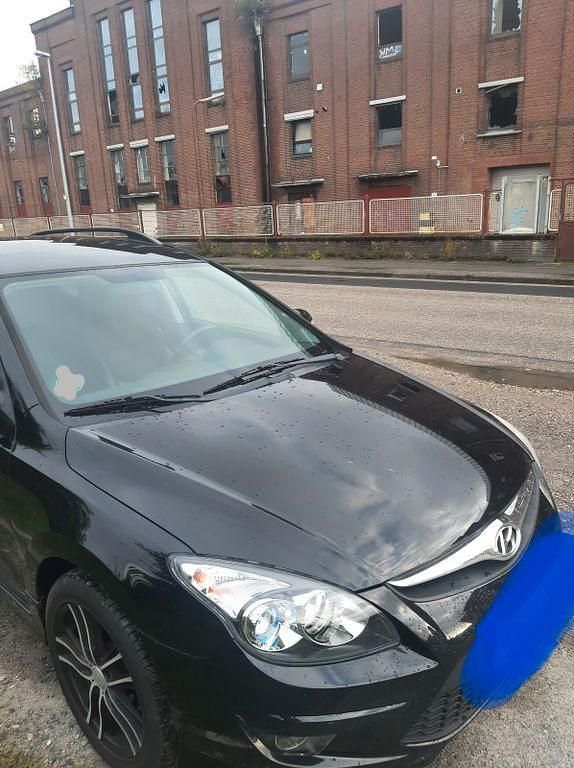 Schwarz Gebraucht 2012 Hyundai i30 Edition Kombi | 3.990 € (Fairer Preis) - Bild 1/4