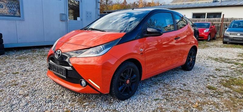 Orange Gebraucht 2015 Toyota Aygo X-cite Kleinwagen | 4.899 € (Fairer Preis) - Bild 1/4