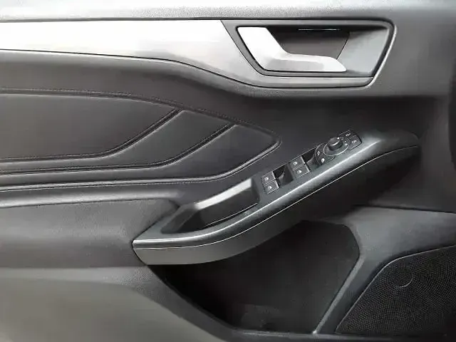 Usado Ford Focus Titanium X 155 CV (114 kW) 2023 Negro Familiar