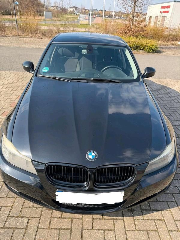 Gebraucht BMW 320 177 PS (130 kW) 2010 Schwarz Limousine