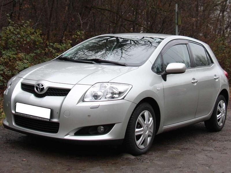 Silber Gebraucht 2008 Toyota Auris Sol Limousine | 7.000 € (Fairer Preis) - Bild 1/4