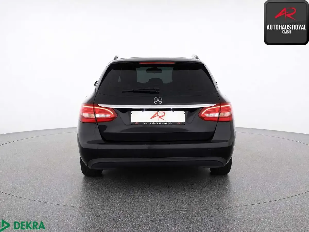 Gebraucht Mercedes C180 156 PS (114 kW) 2018 Schwarz Kombi