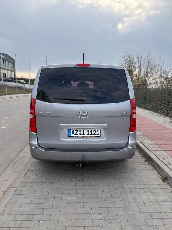 Gebraucht Hyundai H-1 170 PS (125 kW) 2017 Silber Van / Kleinbus
