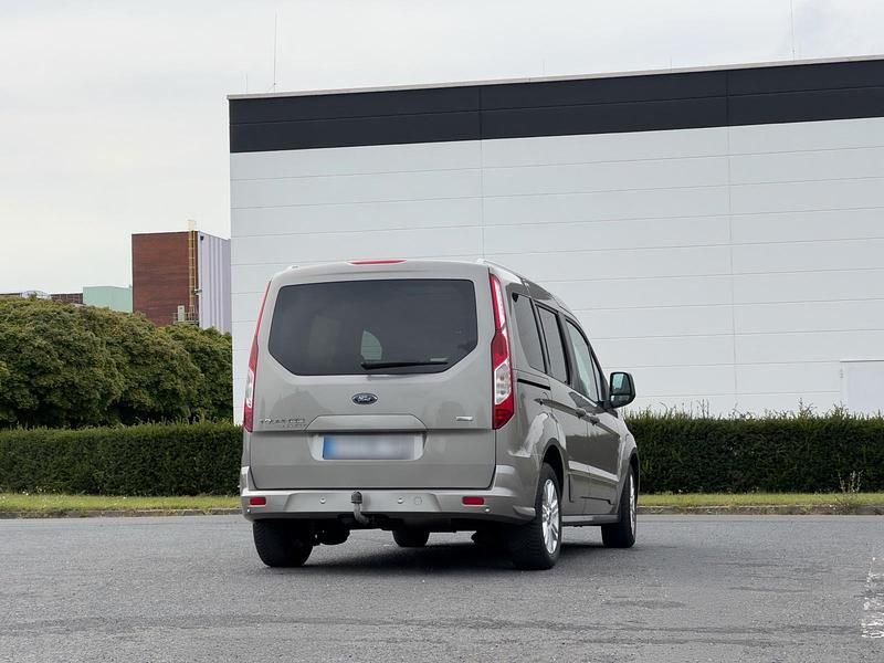 Gebraucht Ford Tourneo Connect Titanium 101 PS (74 kW) 2016 Silber Van / Kleinbus