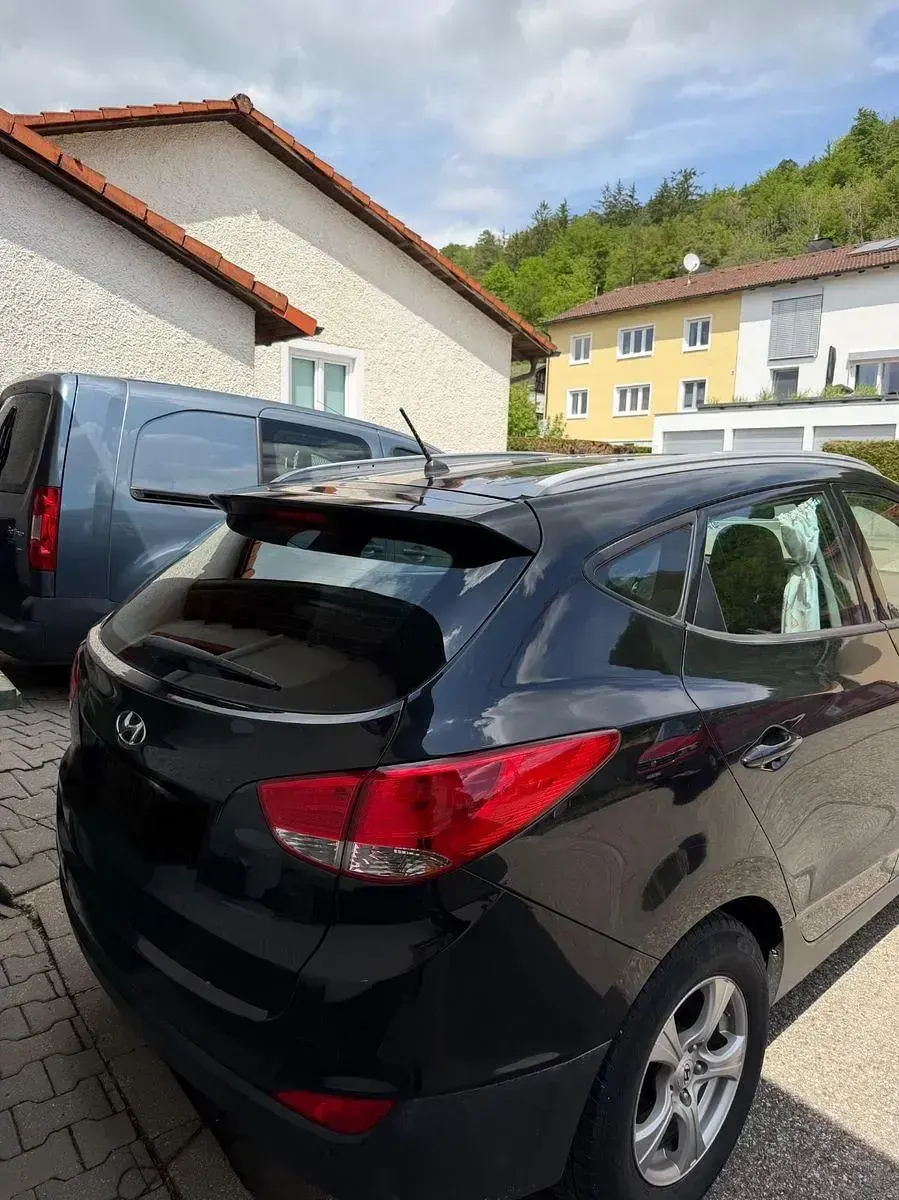 Gebraucht Hyundai Tucson 163 PS (119 kW) 2010 Schwarz SUV