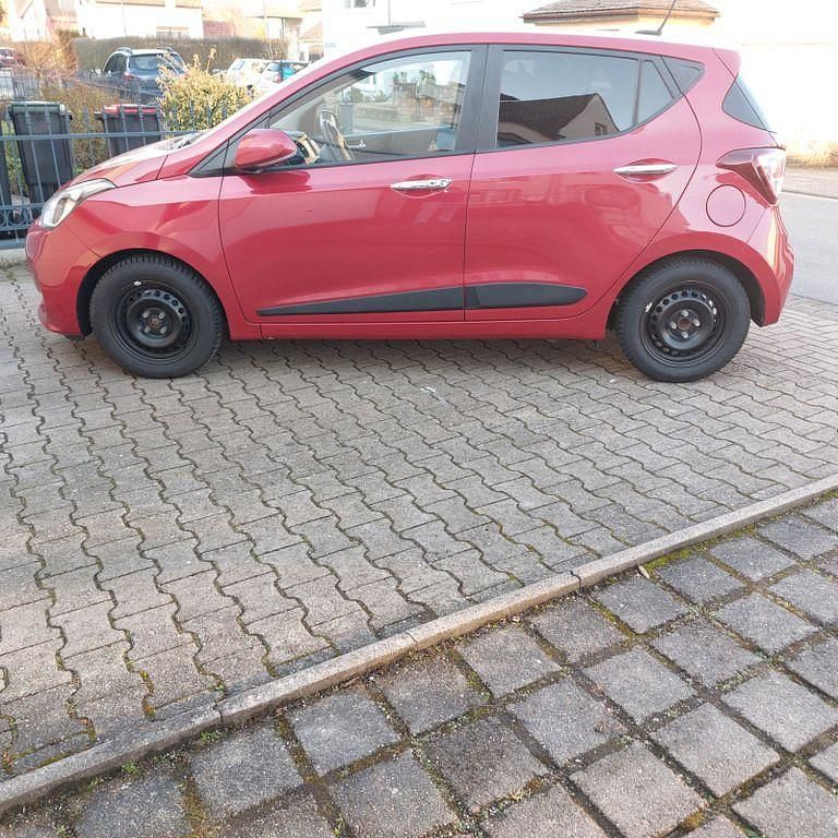 Gebraucht Hyundai i10 Passion 87 PS (63 kW) 2017 Rot Kleinwagen