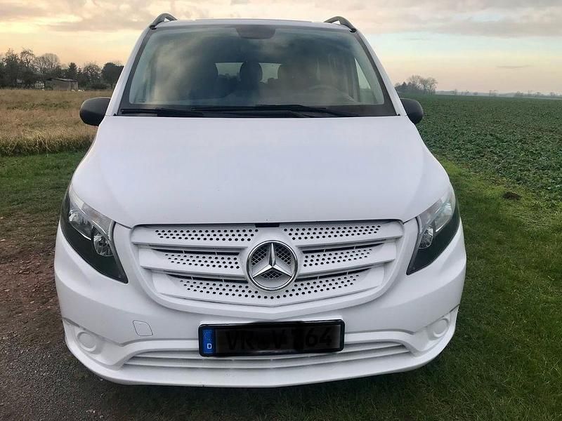 Weiß Gebraucht 2017 Mercedes Vito Kombi | 17.500 € (Fairer Preis) - Bild 1/4