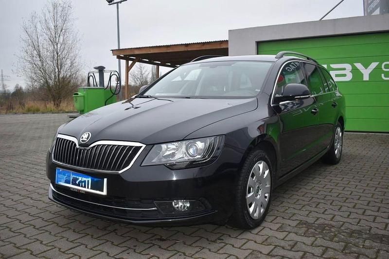 Schwarz Gebraucht 2015 Skoda Superb Kombi | 9.800 € (Guter Preis) - Bild 1/4
