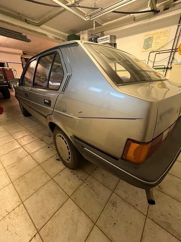 Gebraucht Volvo 340 69 PS (50 kW) 1989 Silber Limousine
