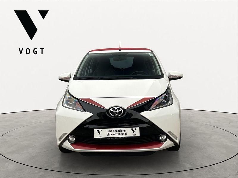 Gebraucht Toyota Aygo 69 PS (50 kW) 2017 Weiß Kleinwagen
