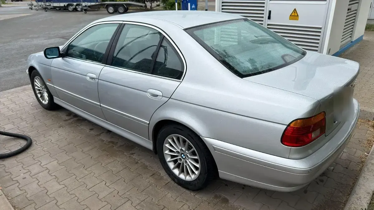 Gebraucht BMW 530 193 PS (141 kW) 2003 Silber Limousine