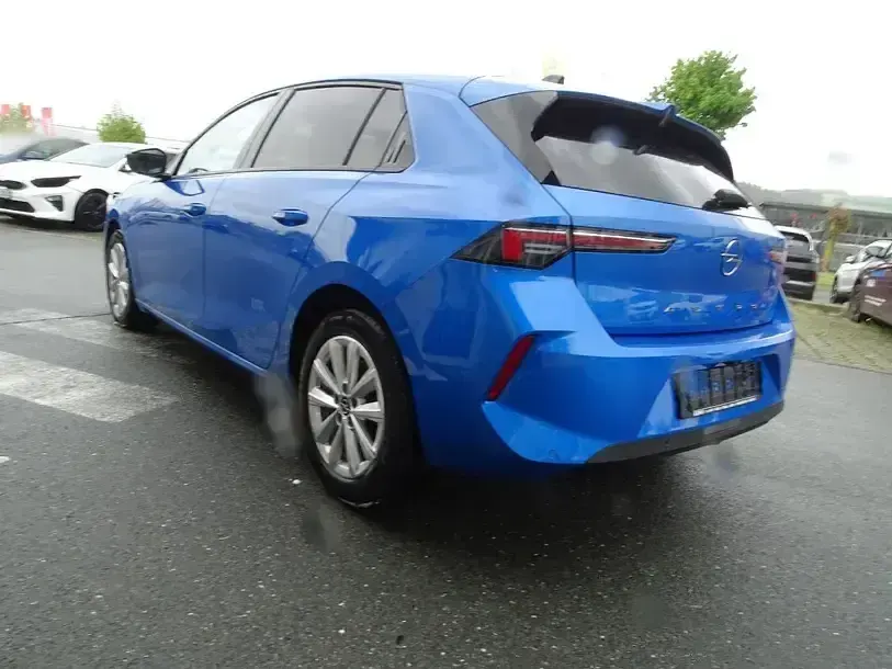 Używany Opel Astra Edition 131 KM (96 kW) 2023 Niebieski Hatchback