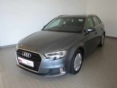 Grau metallic Gebraucht 2019 Audi A3 Sportback Sport Kleinwagen | 30.440 € - Bild 1/4