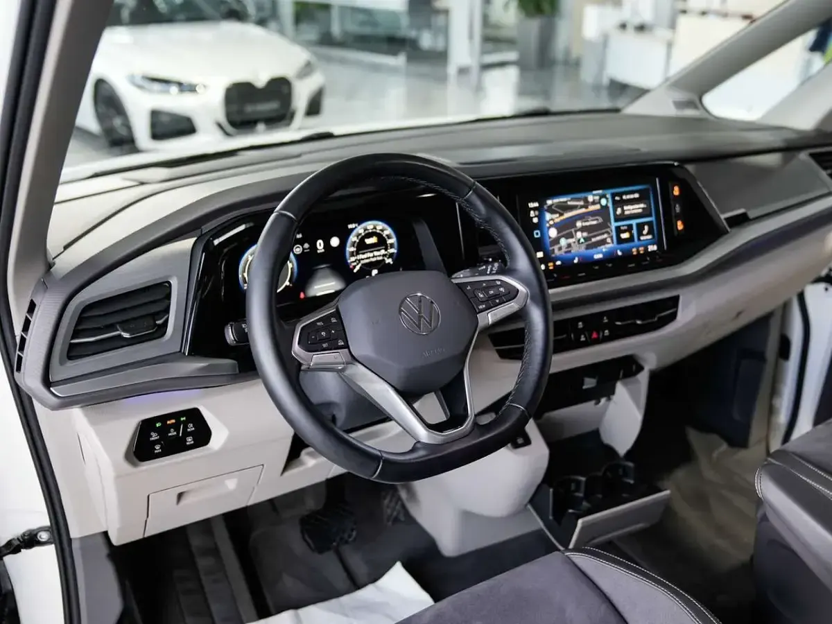 Gebraucht VW Multivan Edition 150 PS (110 kW) 2025 Candy weiss/depp black Van / Kleinbus