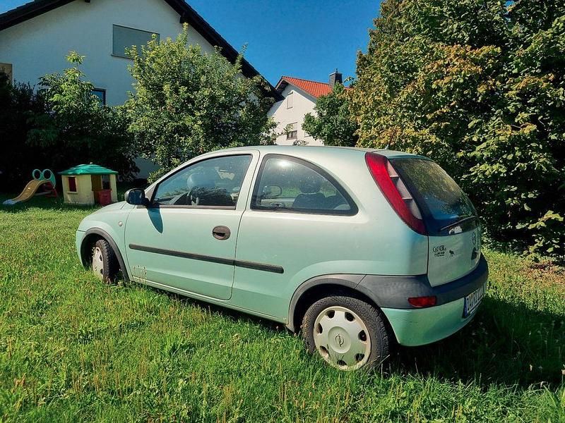 Grün Gebraucht 2001 Opel Corsa Limousine | 800 € (Guter Preis) - Bild 1/3